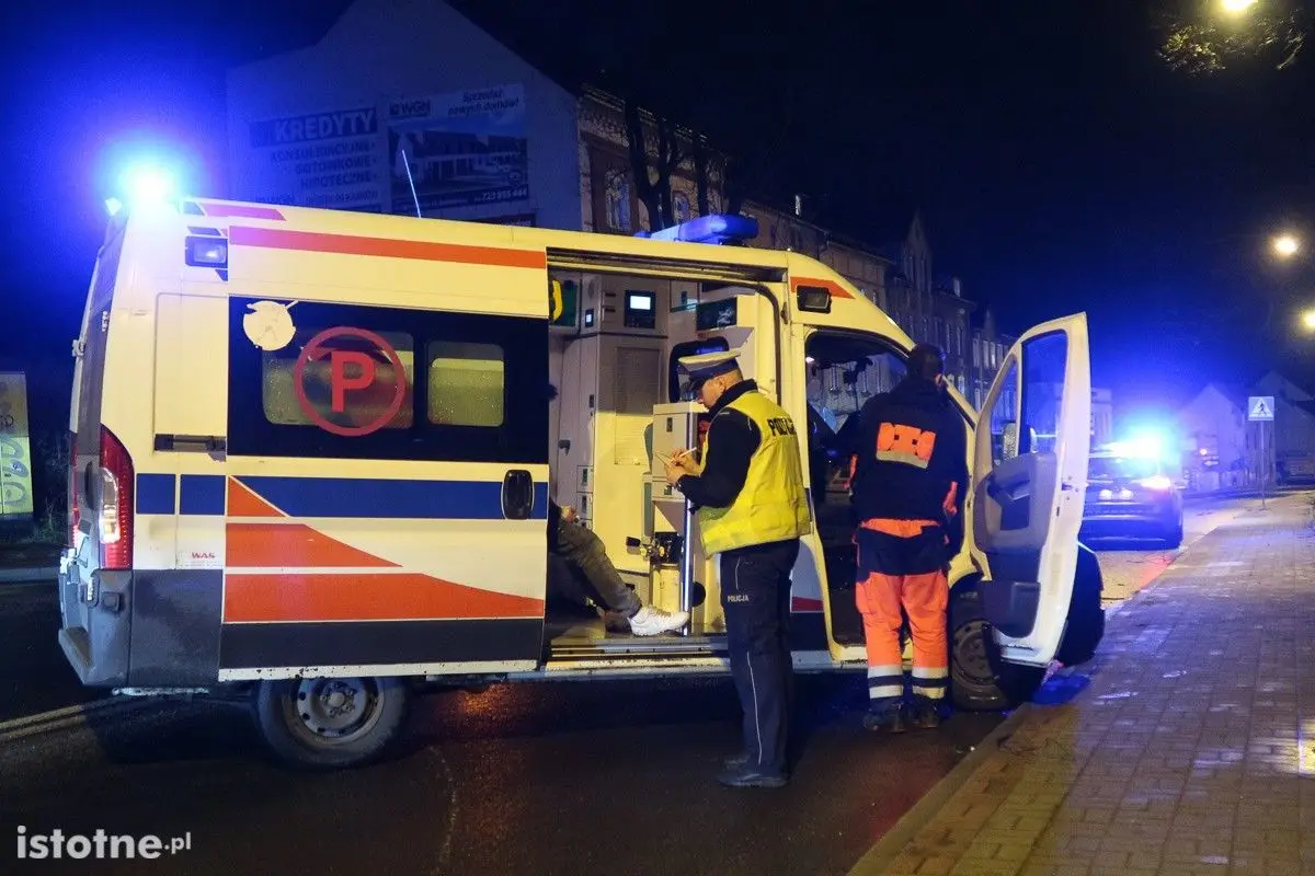 Wypadek na Garncarskiej, kierowca wpadł autem do parku