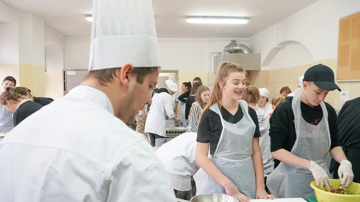 Firemki w powiatowych szkołach pracują pełną parą
