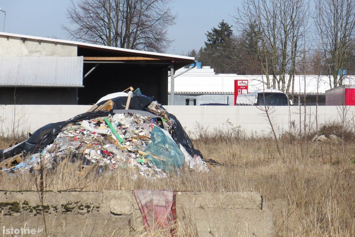 Hałda śmieci straszy na Orlej