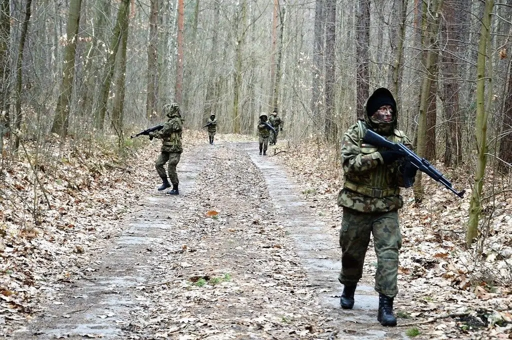 Poznają tajniki wojskowej służby