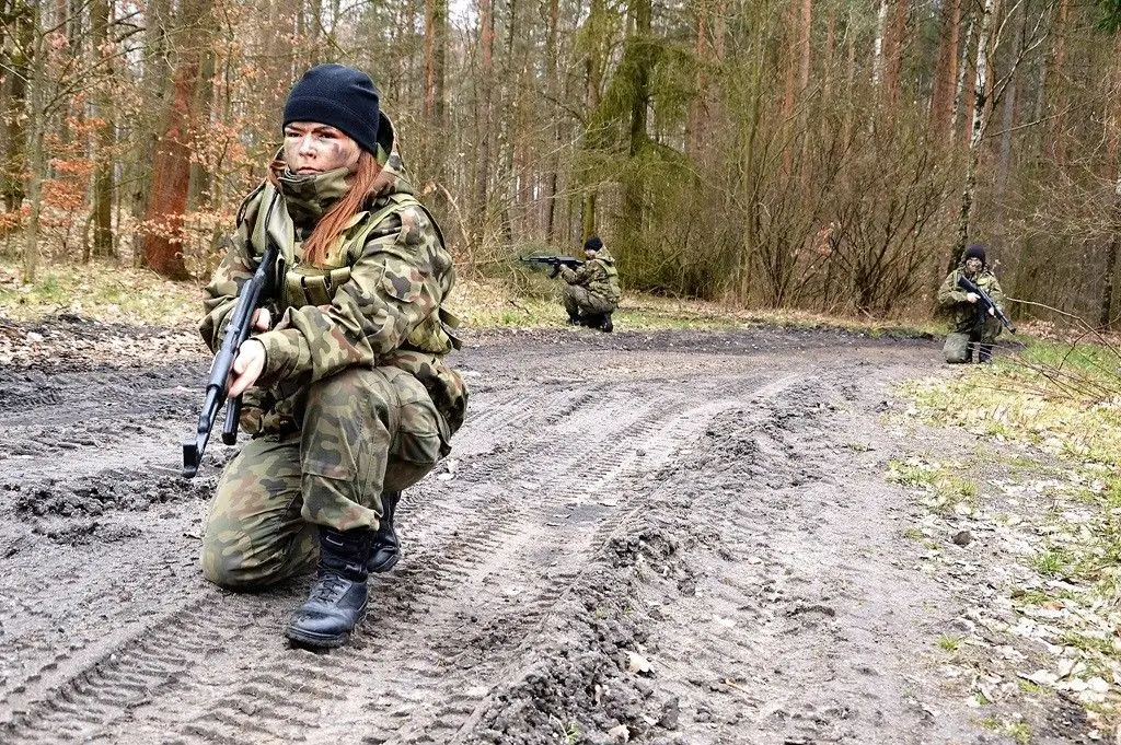 Poznają tajniki wojskowej służby