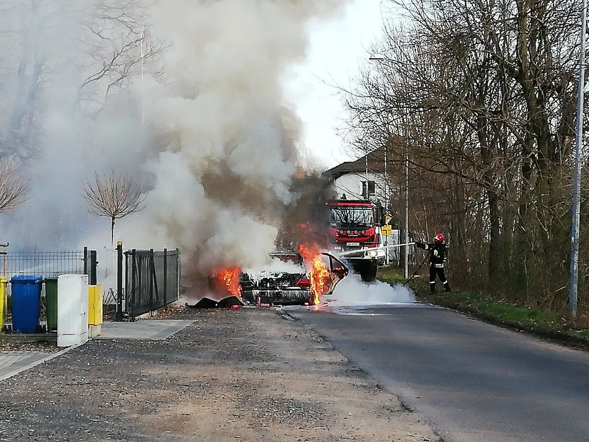Pożar auta na Jagodowej w Bolesławcu
