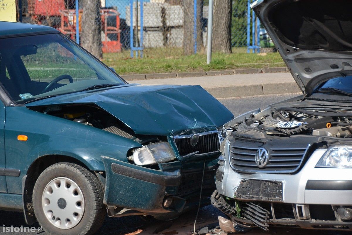 Dwie osoby poszkodowane w kolizji na skrzyżowaniu Wróblewskiego i Dolnych Młynów