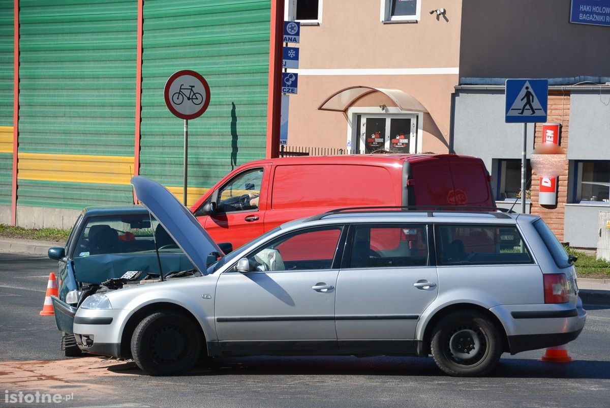 Dwie osoby poszkodowane w kolizji na skrzyżowaniu Wróblewskiego i Dolnych Młynów