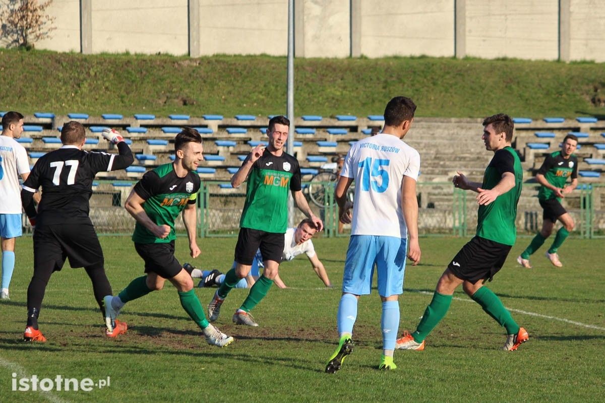 BKS wygrywa z Victorią Ruszów