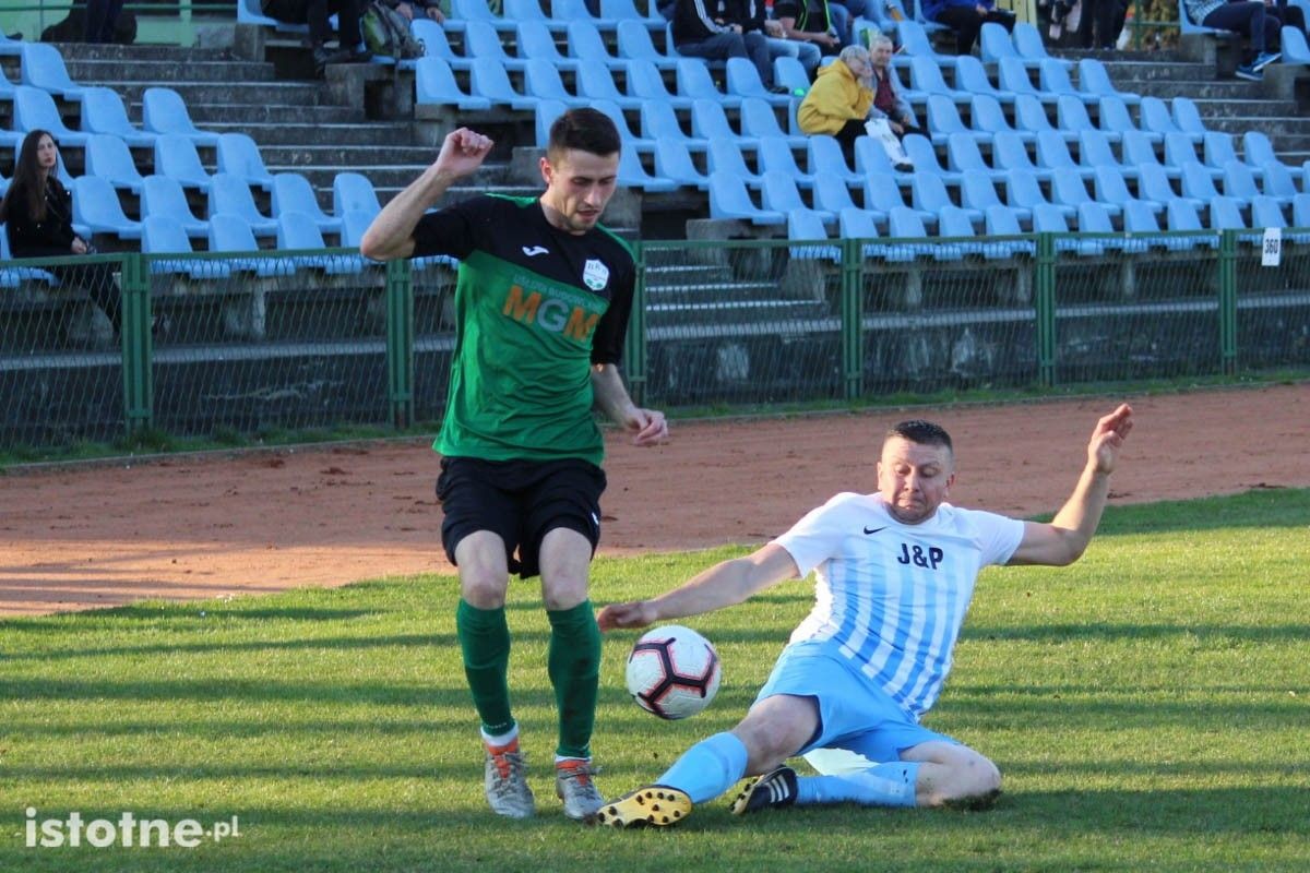 BKS wygrywa z Victorią Ruszów