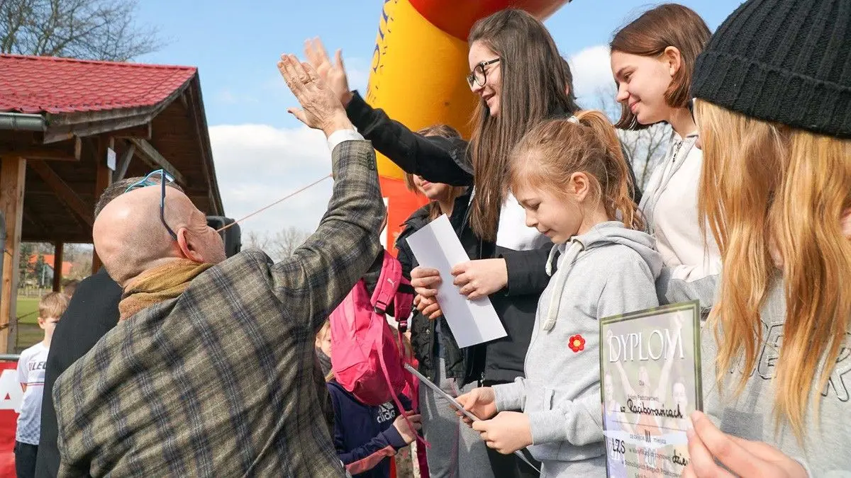 Побігли назустріч весні
