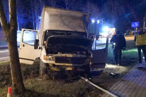 Przestępcy z naszego powiatu zatrzymani w Gryfowie. W busie broń, siekiera, noże i kominiarki