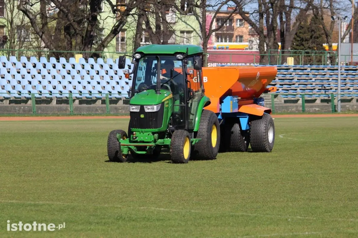 Renowacja płyty stadionu przy Spółdzielczej