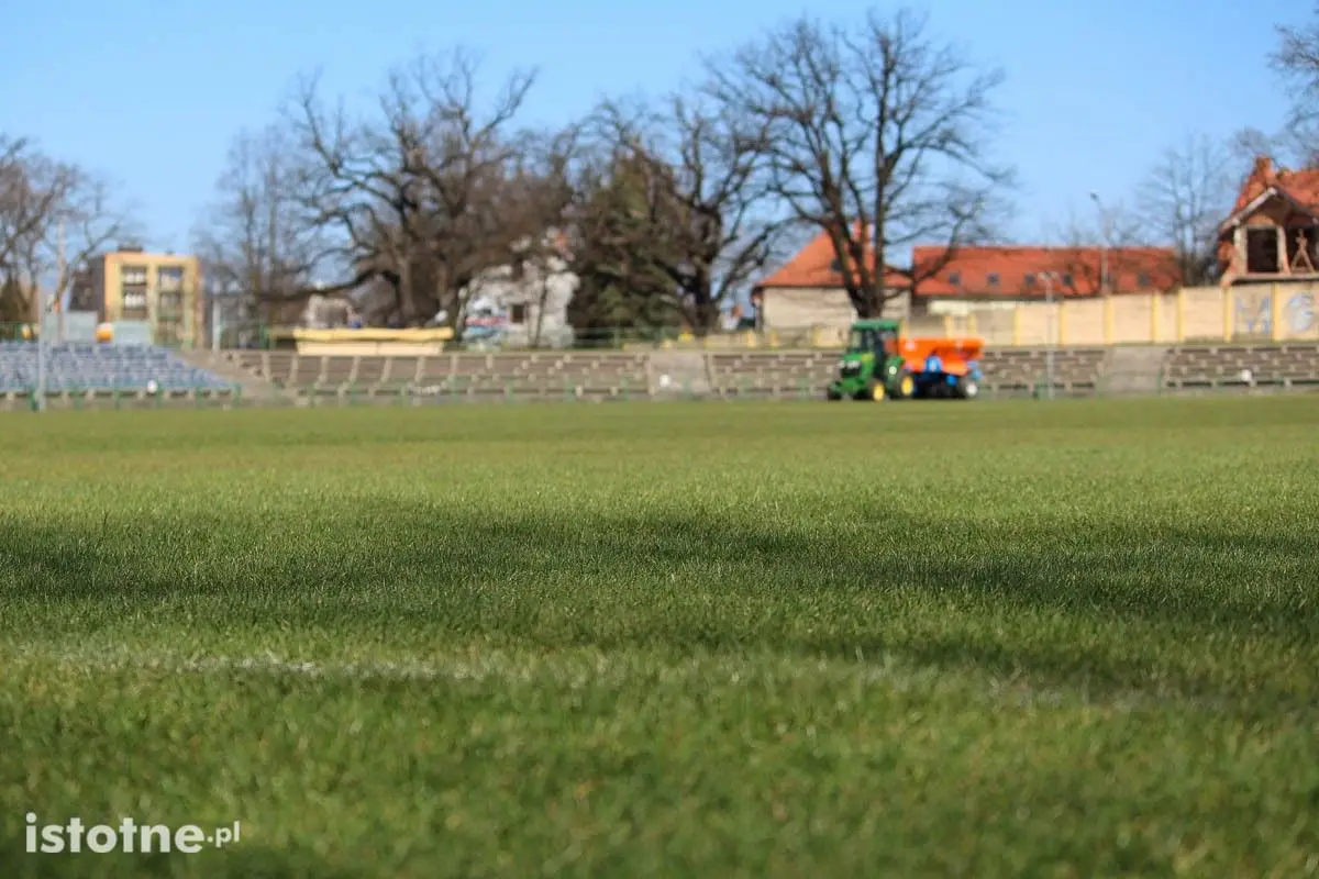 Renowacja płyty stadionu przy Spółdzielczej
