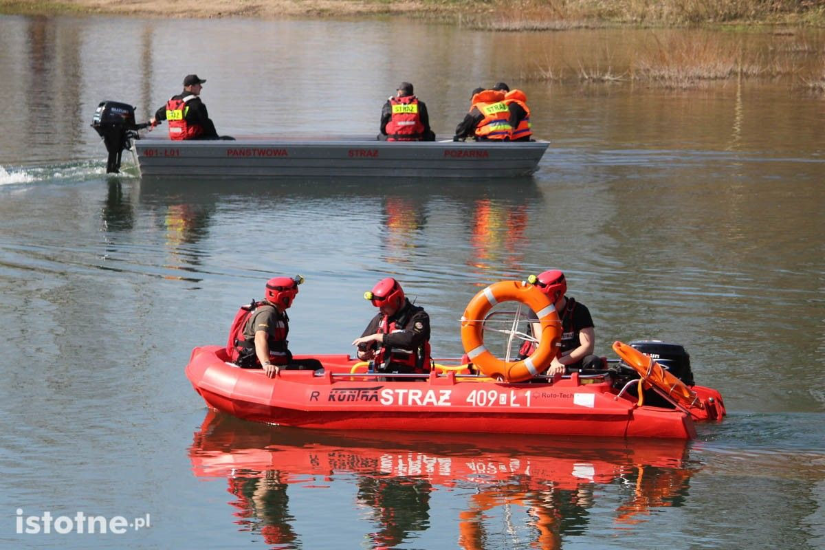 Zatopione auto na żwirowni na Zabobrzu