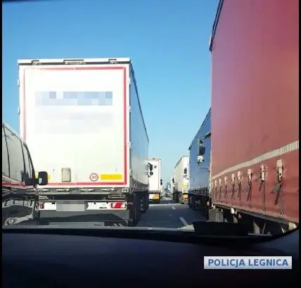 Wypadek na A4. Służby miały problem z dojazdem, kierowcy nie utworzyli korytarza życia