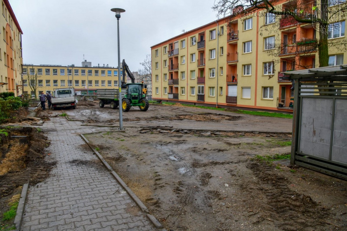 Remontują podwórko przy Słowackiego. Będzie plac zabaw