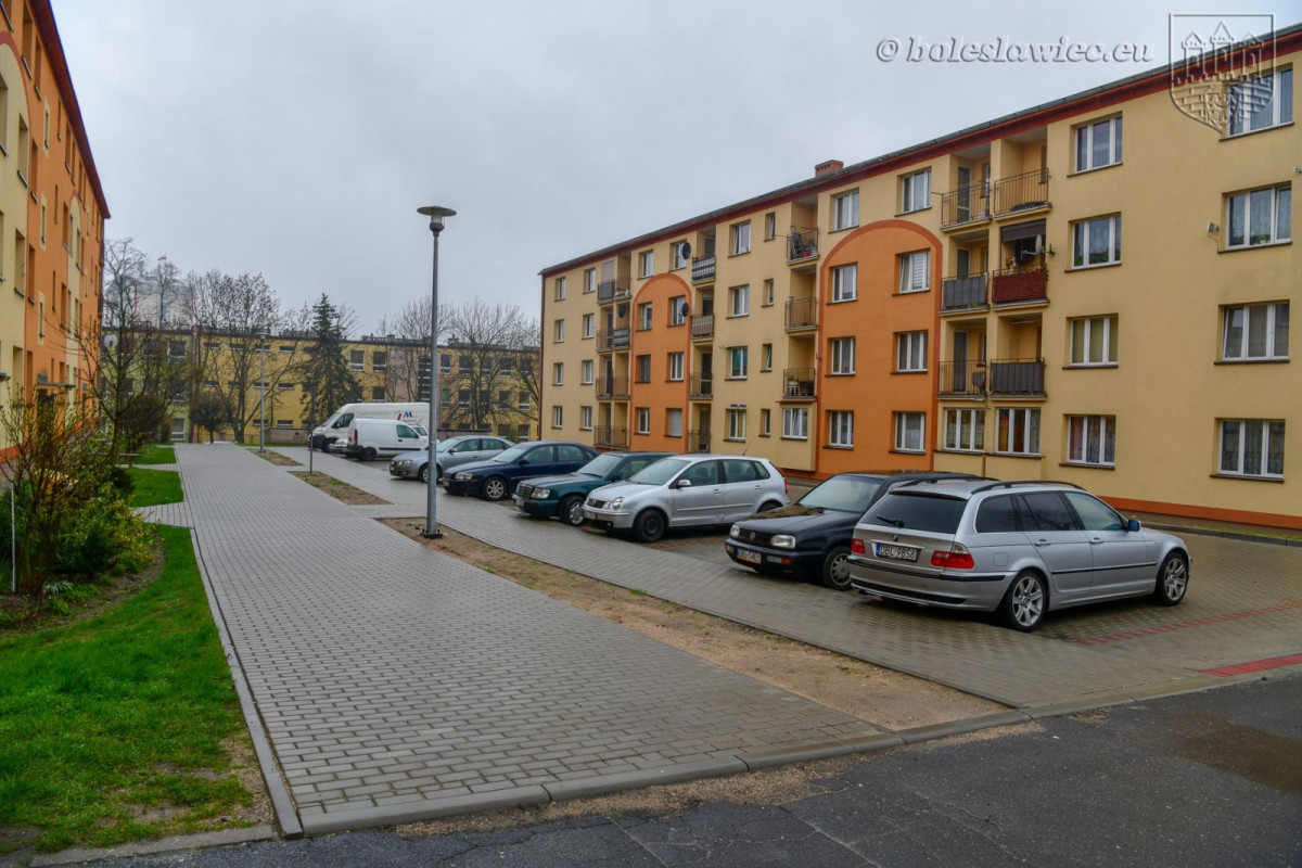 Remontują podwórko przy Słowackiego. Będzie plac zabaw