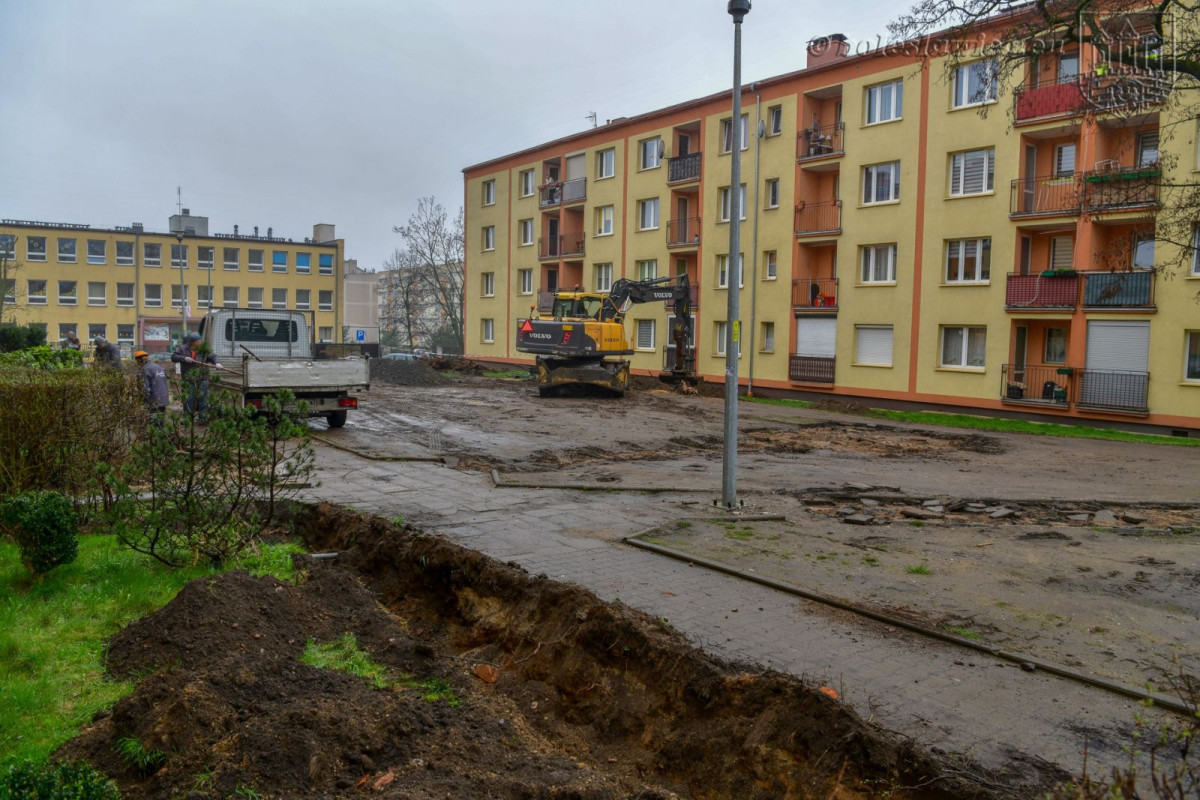 Remontują podwórko przy Słowackiego. Będzie plac zabaw