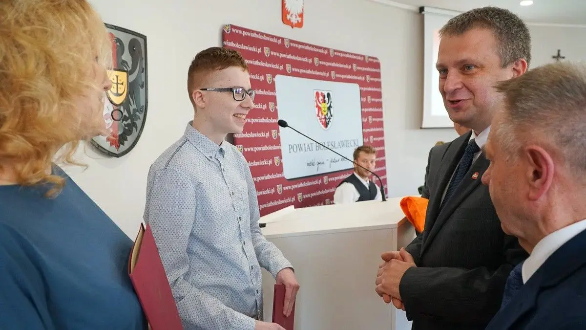 Kamil Raczyński, spec od reklamy, uhonorowany przez Powiat