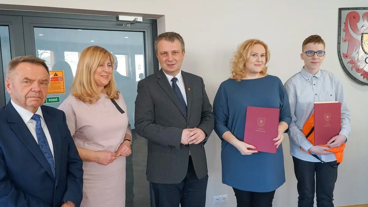 Kamil Raczyński, spec od reklamy, uhonorowany przez Powiat