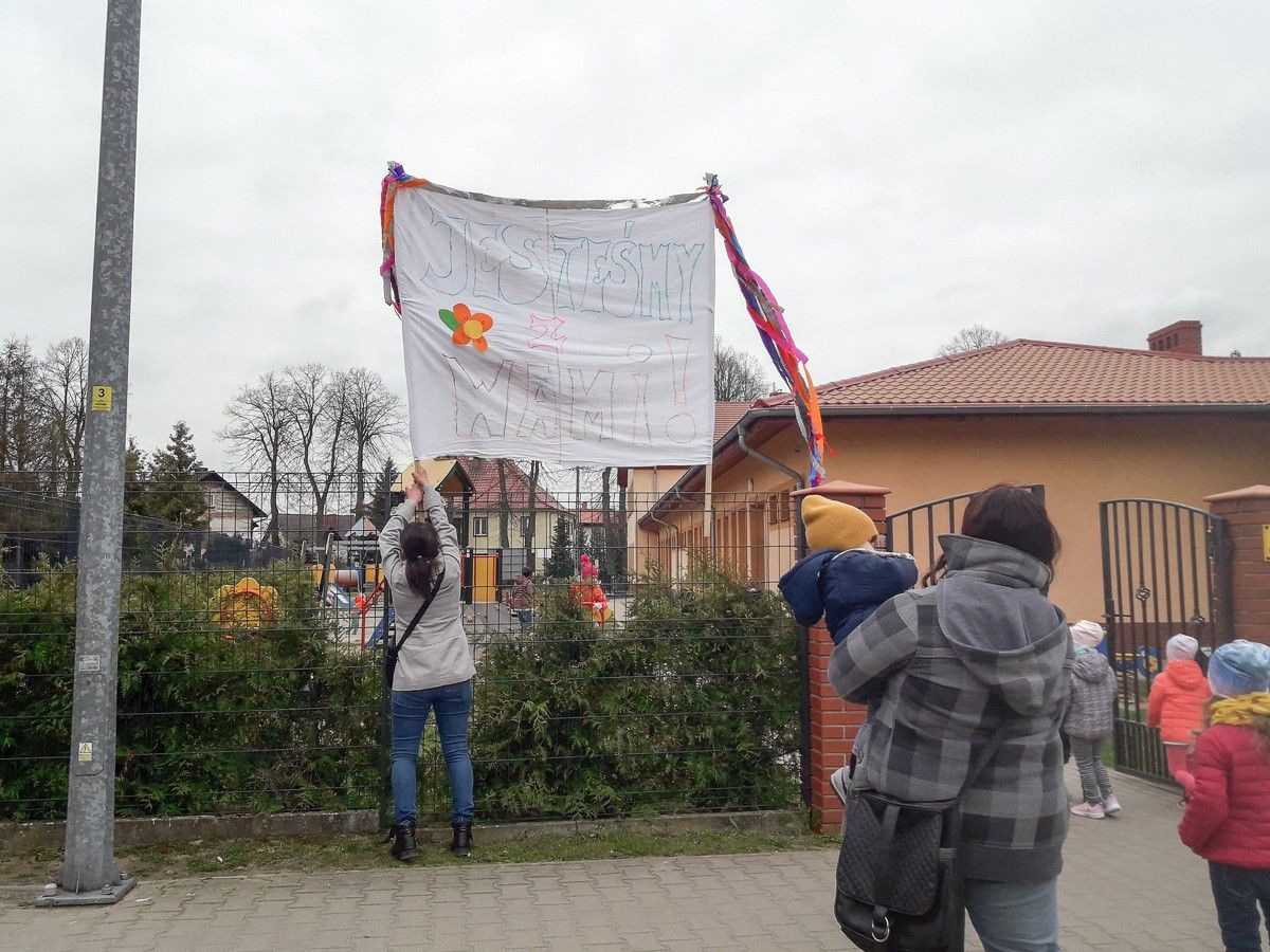 Mieszkańcy Nowogrodźca okazali solidarność ze strajkującymi nauczycielami