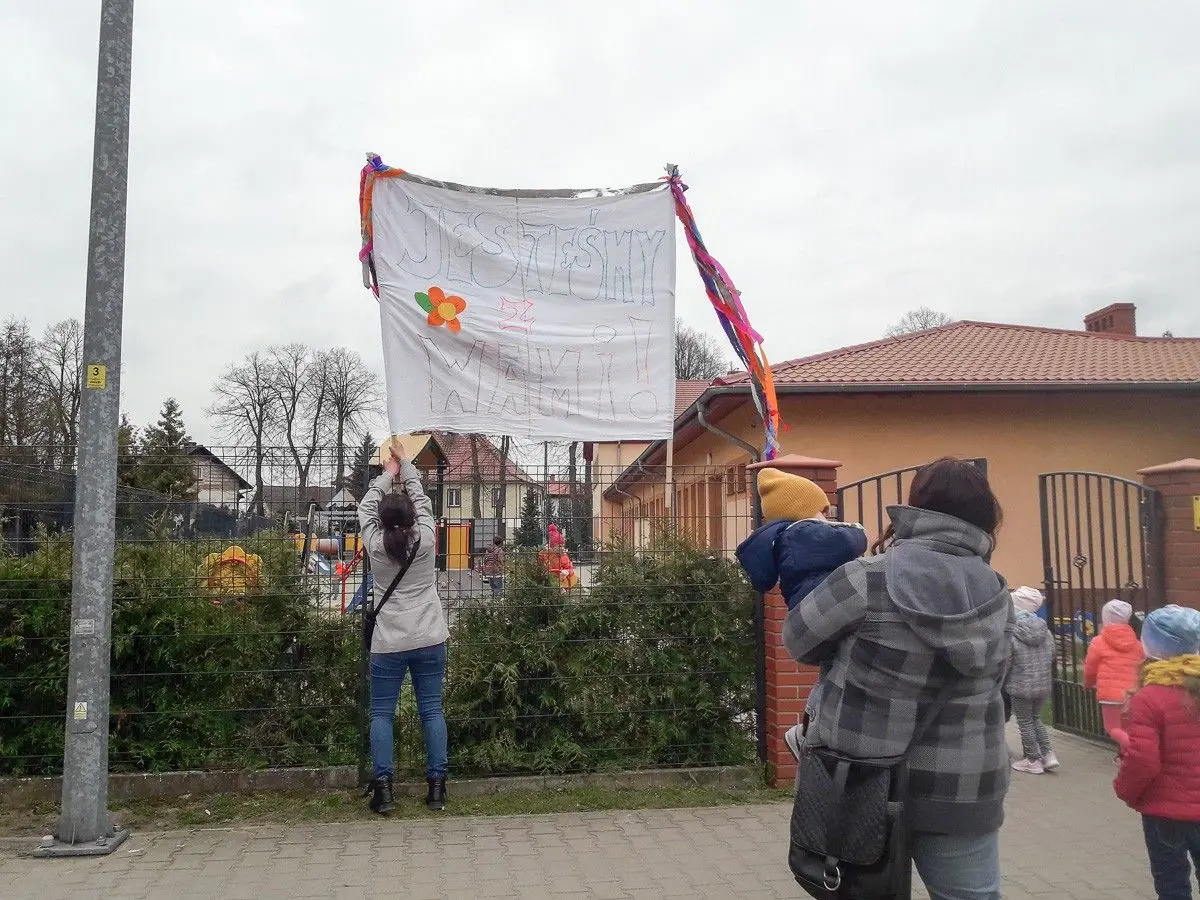 Mieszkańcy Nowogrodźca okazali solidarność ze strajkującymi nauczycielami