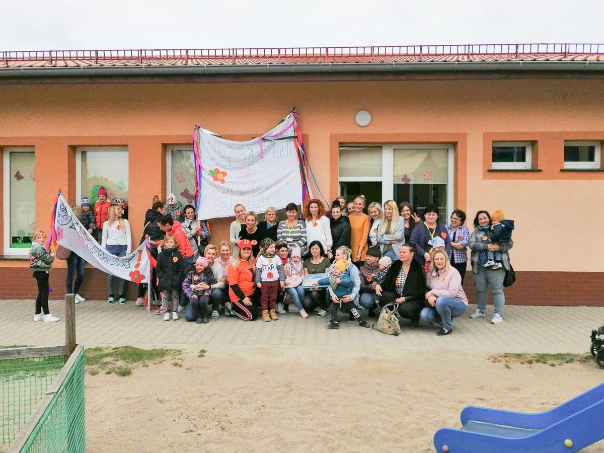 Mieszkańcy Nowogrodźca okazali solidarność ze strajkującymi nauczycielami