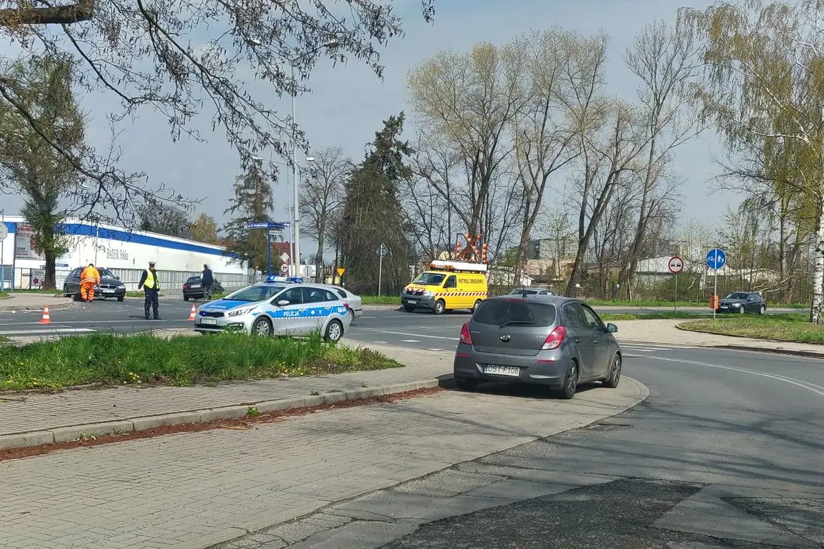 Potrącenie motocyklisty na skrzyżowaniu Wróblewskiego i Dolne Młyny