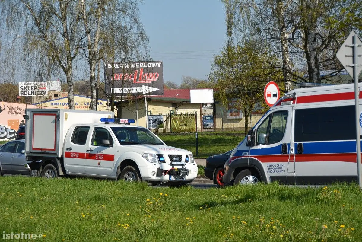 Dwie skody zderzyły się koło wiaduktu