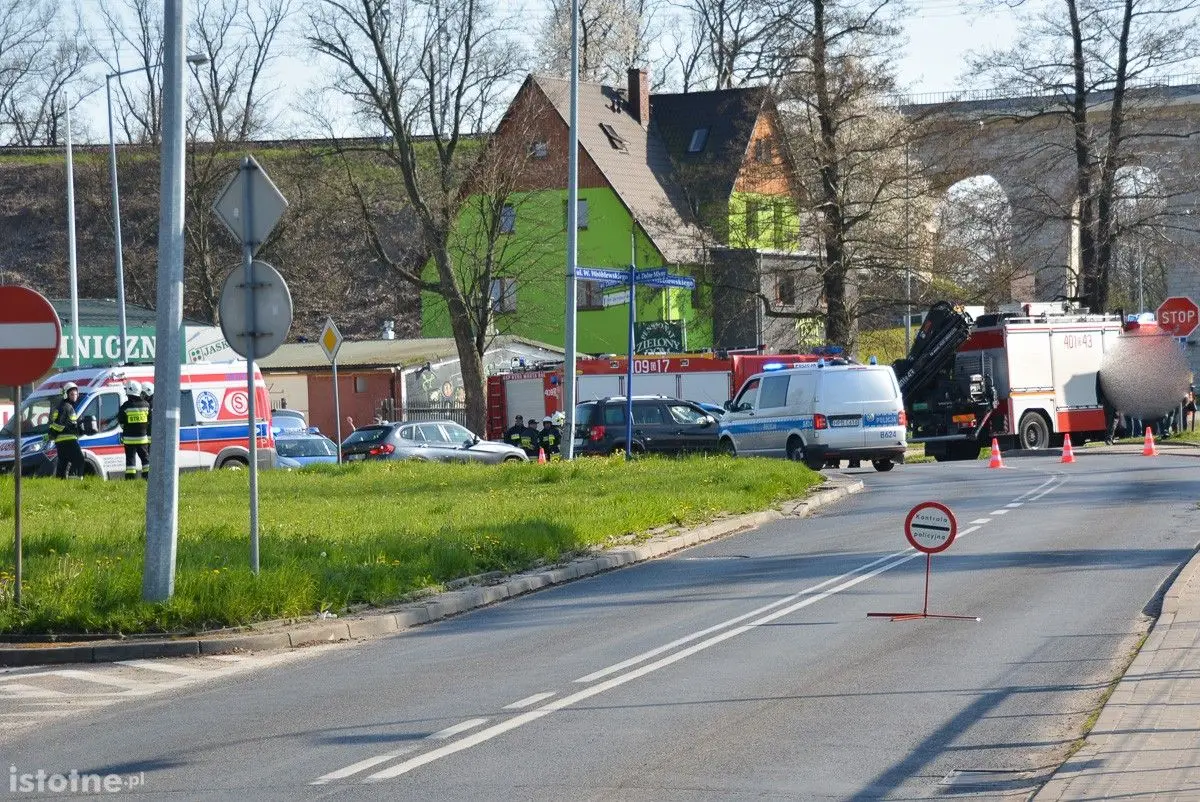 Dwie skody zderzyły się koło wiaduktu