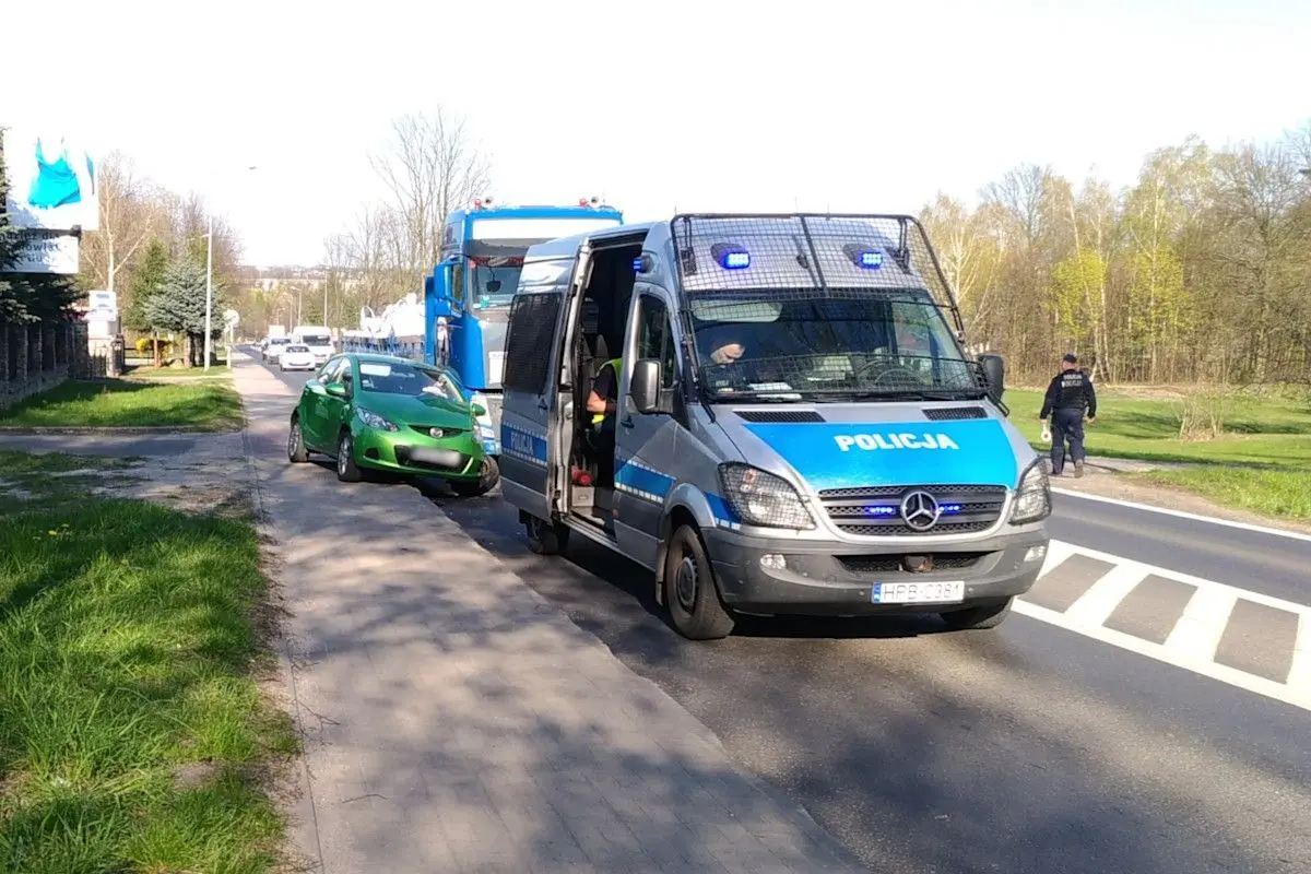 Kolizja osobówki z ciężarówką na Generała Nila