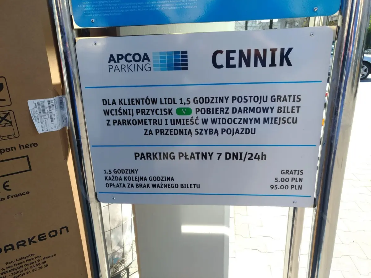 Parkometr na parkingu Lidla