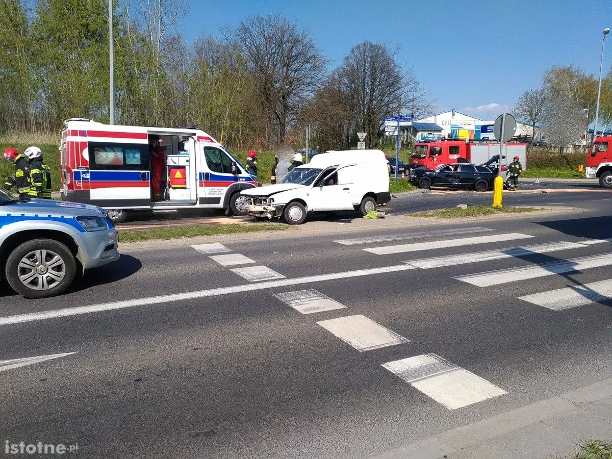 Trzy auta zderzyły się na obwodnicy