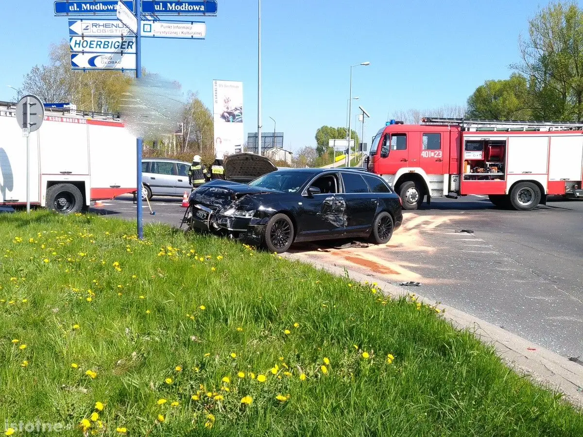 Trzy auta zderzyły się na obwodnicy