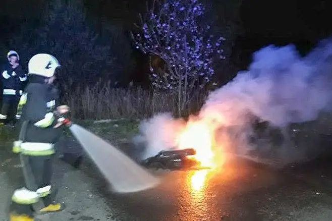 Bezmyślnie podpalił opony