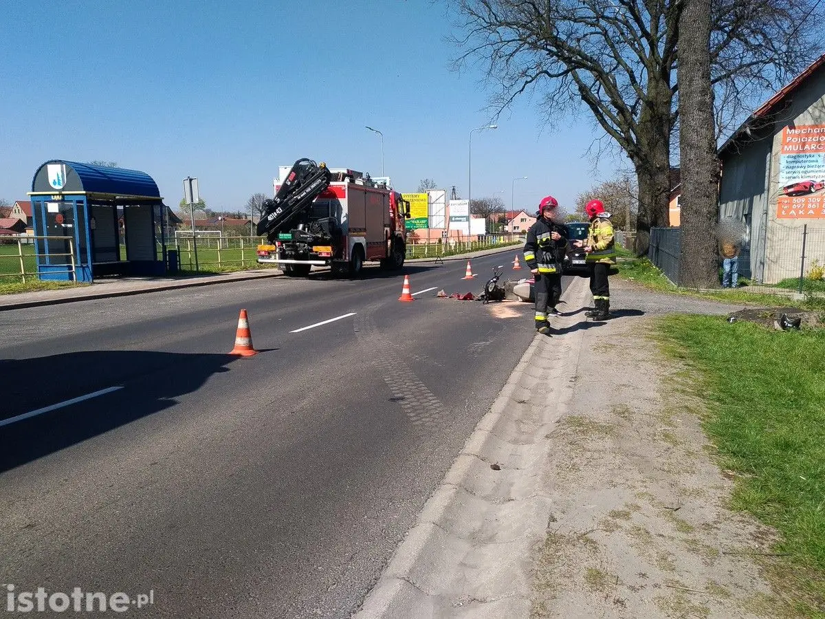 Wypadek koło Łąki. Motorowerzysta ranny