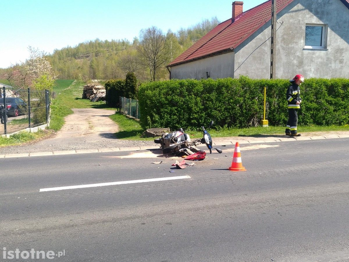 Wypadek koło Łąki. Motorowerzysta ranny