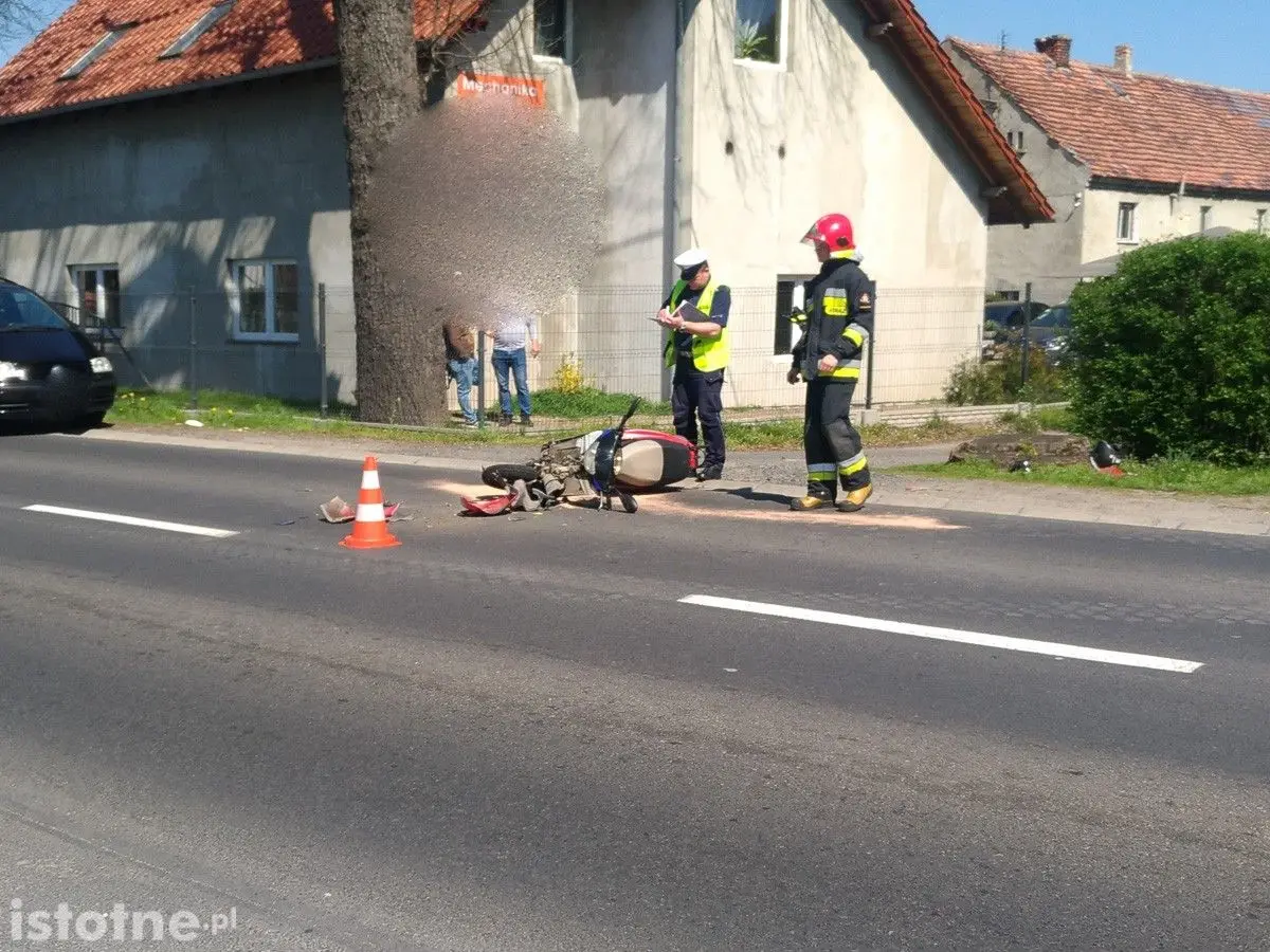 Wypadek koło Łąki. Motorowerzysta ranny