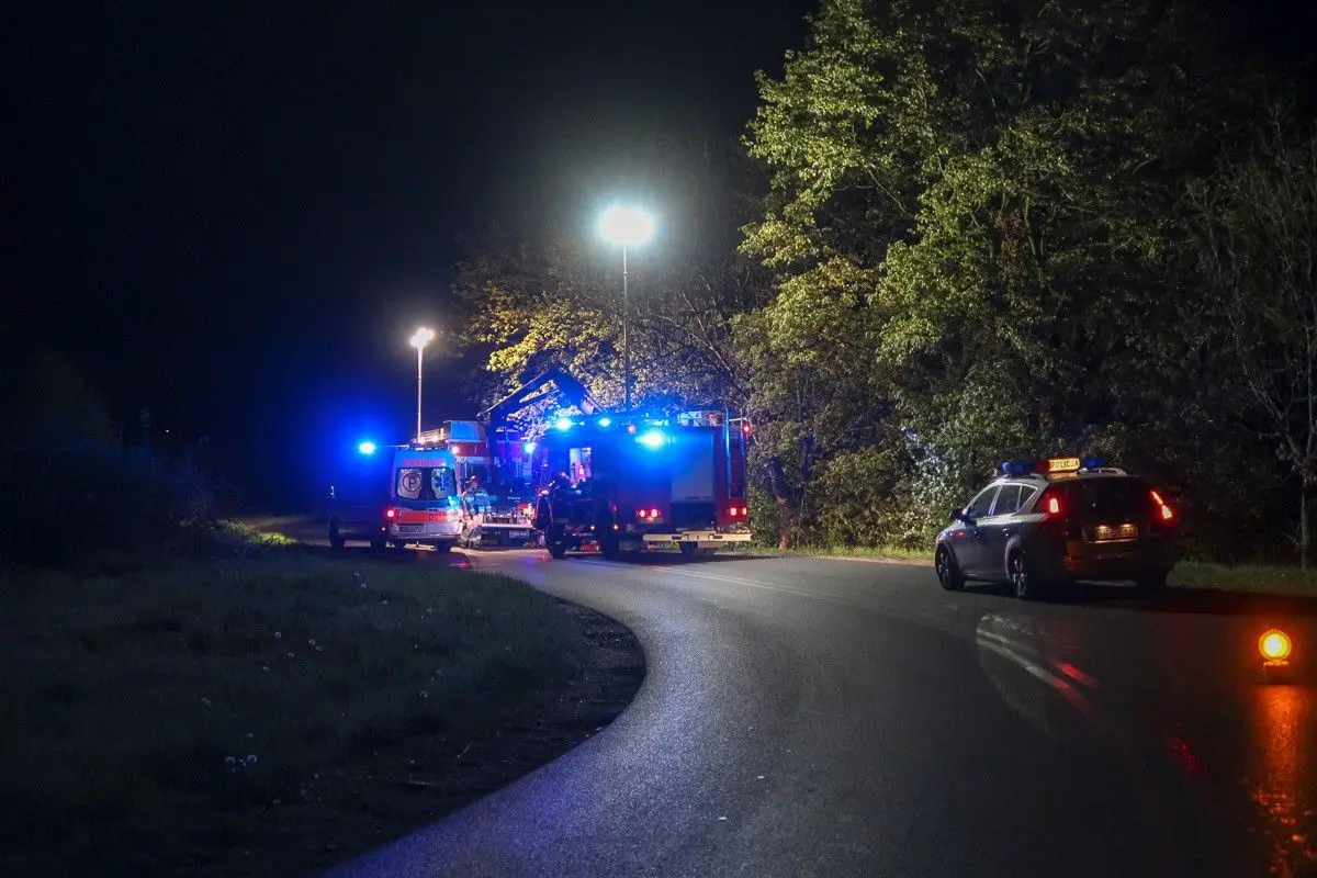 Auto dachowało koło Bolesławca, dwie osoby poszkodowane