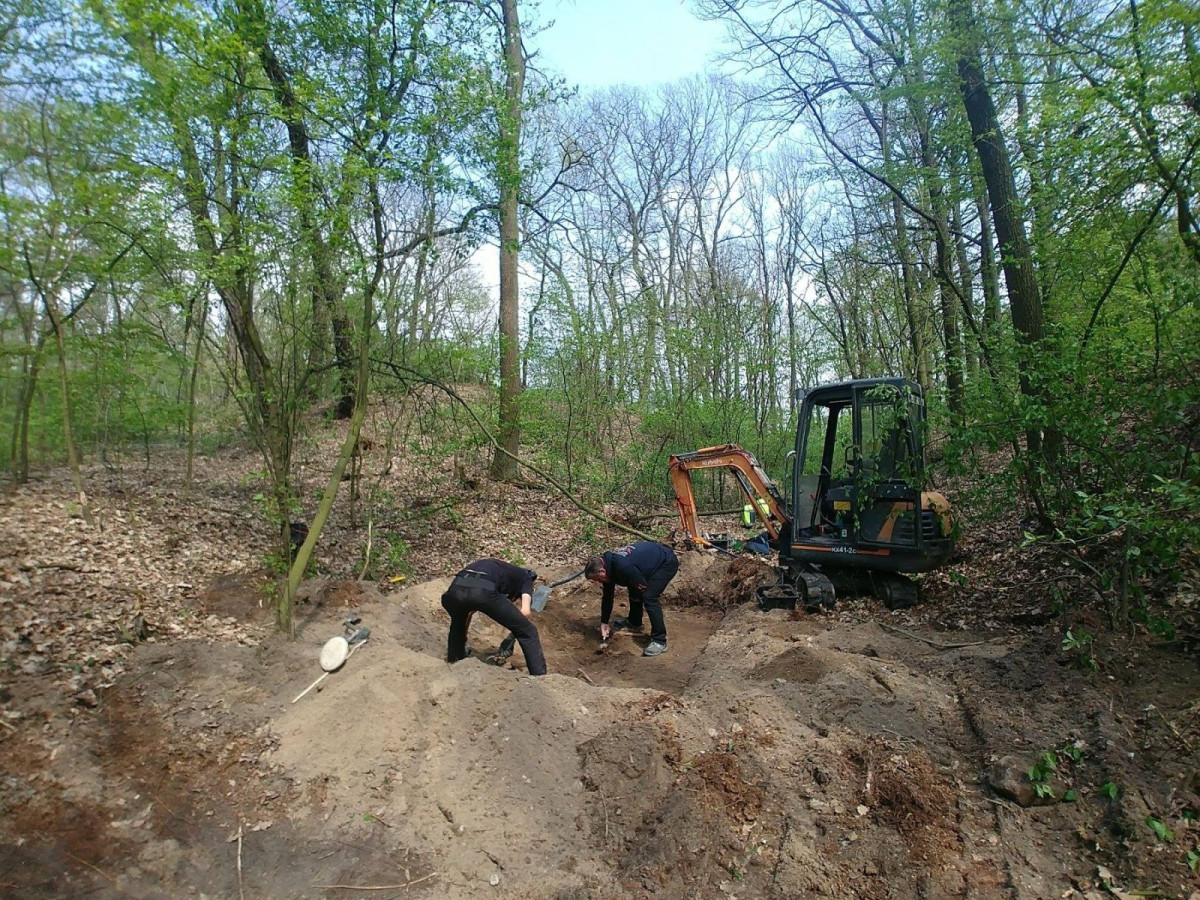 Szczątki dwóch niemieckich żołnierzy Luftwaffe w Dąbrowie Bolesławiekciej