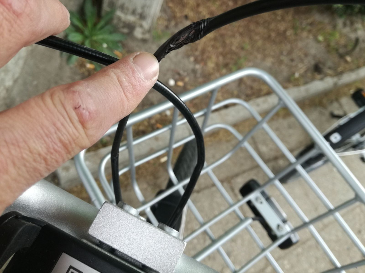 Poniszczone rowery miejskie