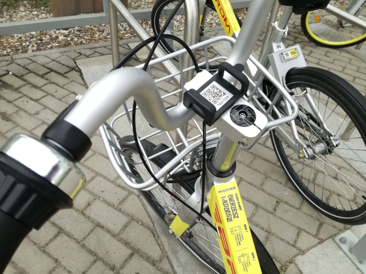 Poniszczone rowery miejskie