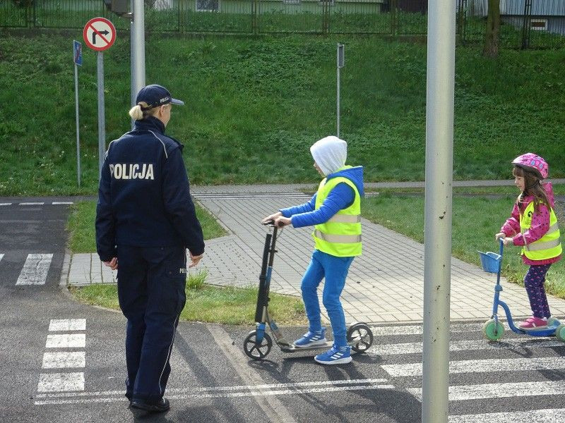 Fani hulajnóg z Iwin opanowali Miasteczko Ruchu Drogowego
