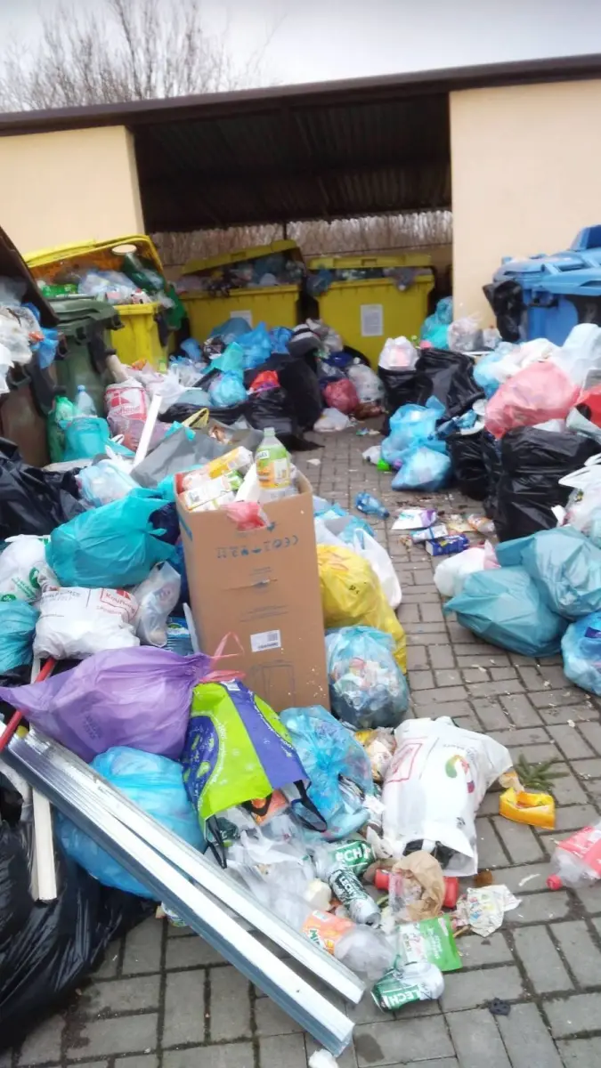 Problem z wywozem śmieci w Szczytnicy i Raciborowicach. Gmina odpowiada.