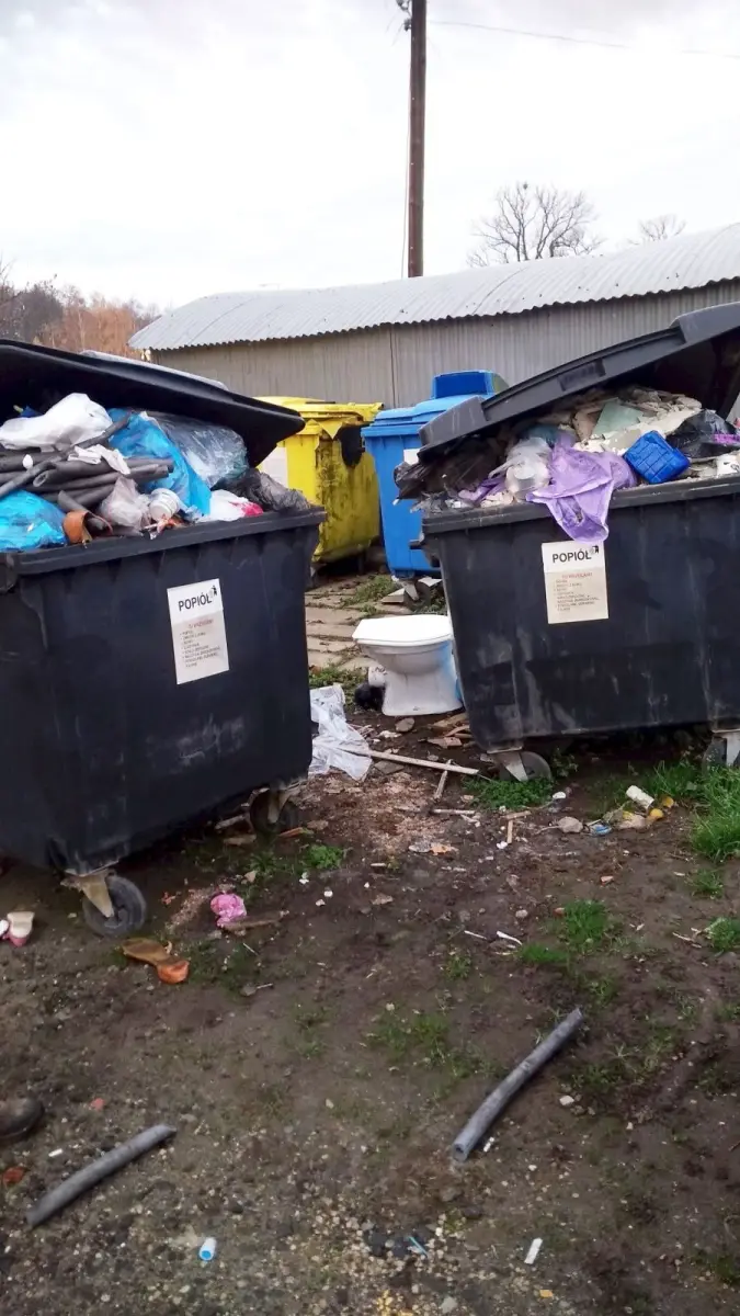 Problem z wywozem śmieci w Szczytnicy i Raciborowicach. Gmina odpowiada.