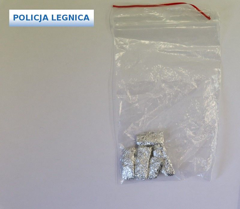 Jechali kradzionym autem, wpadli z metamfetaminą i marychą