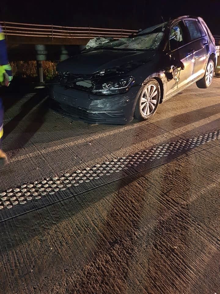 Dachowanie na A4. Jedna osoba ranna