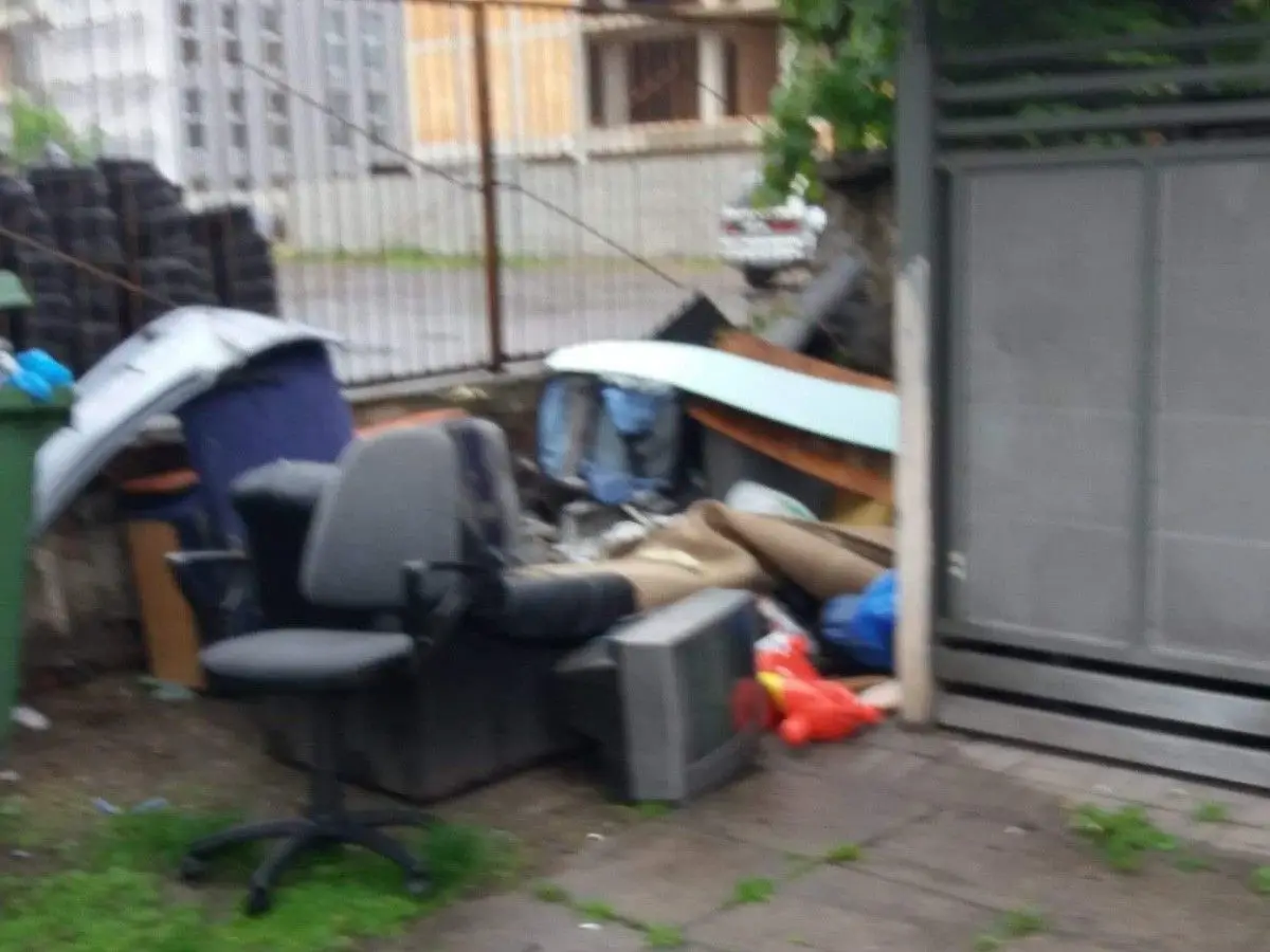 Bolesławianie śmiecą na potęgę? Makabra na Mazowieckiej