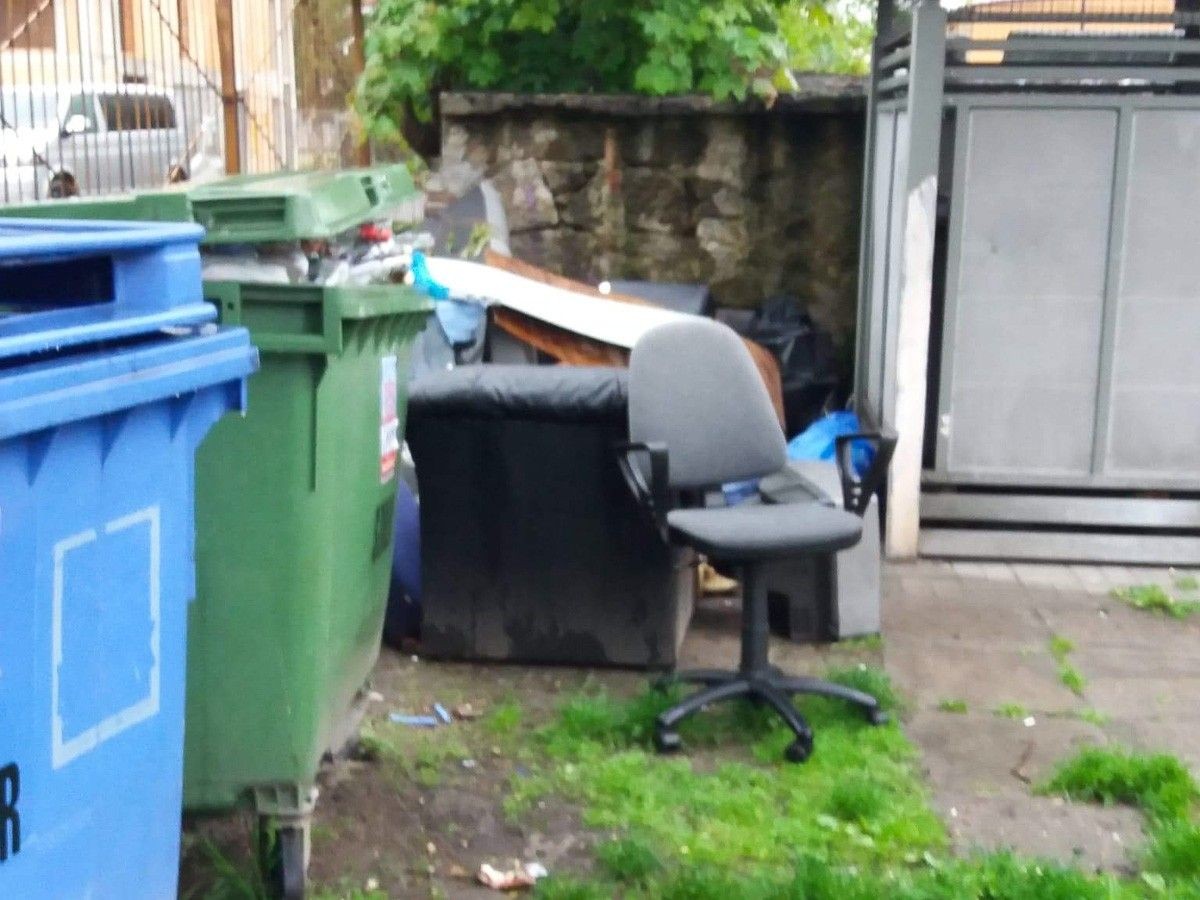 Bolesławianie śmiecą na potęgę? Makabra na Mazowieckiej