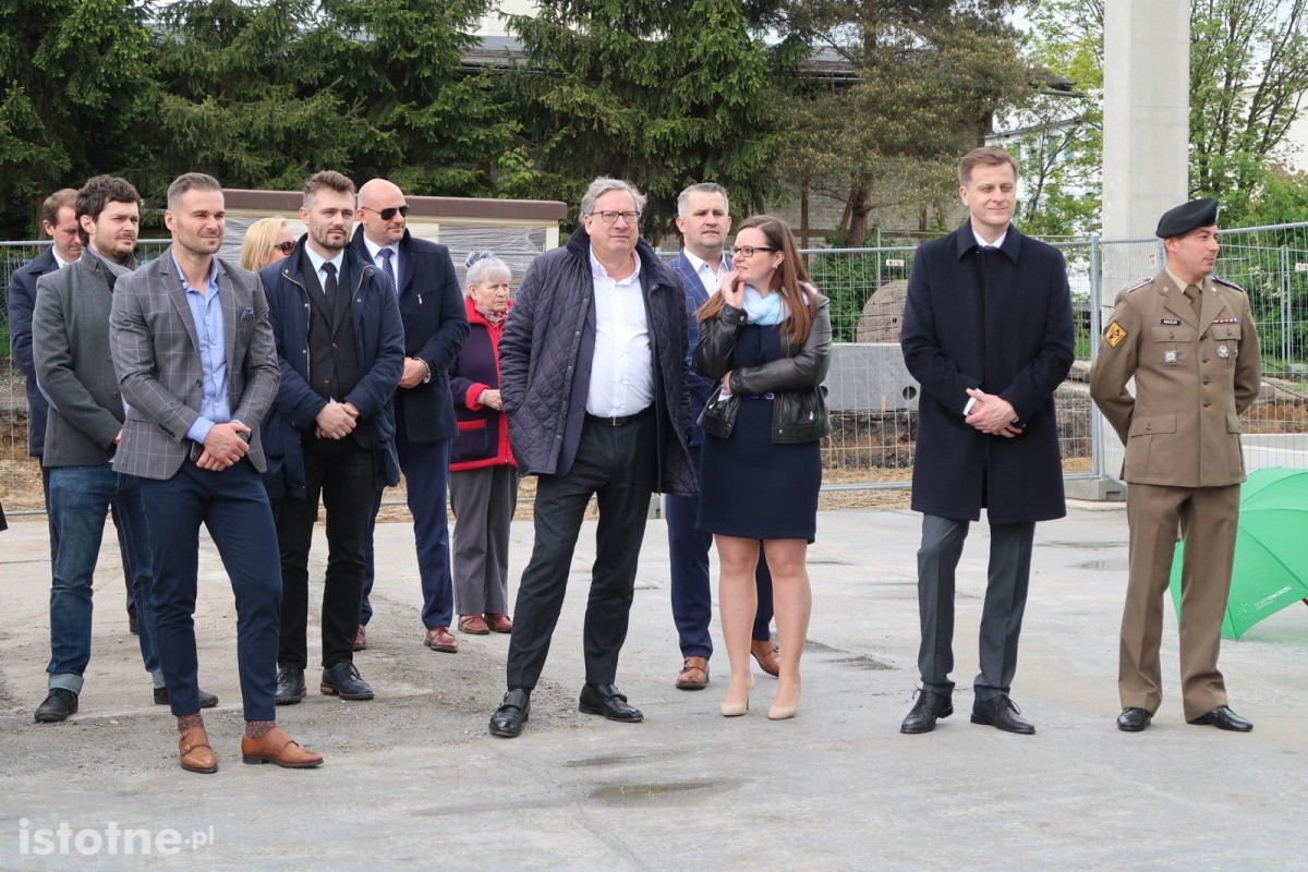 Wmurowanie kamienia węgielnego przy budowie parku handlowego Stary Dworzec