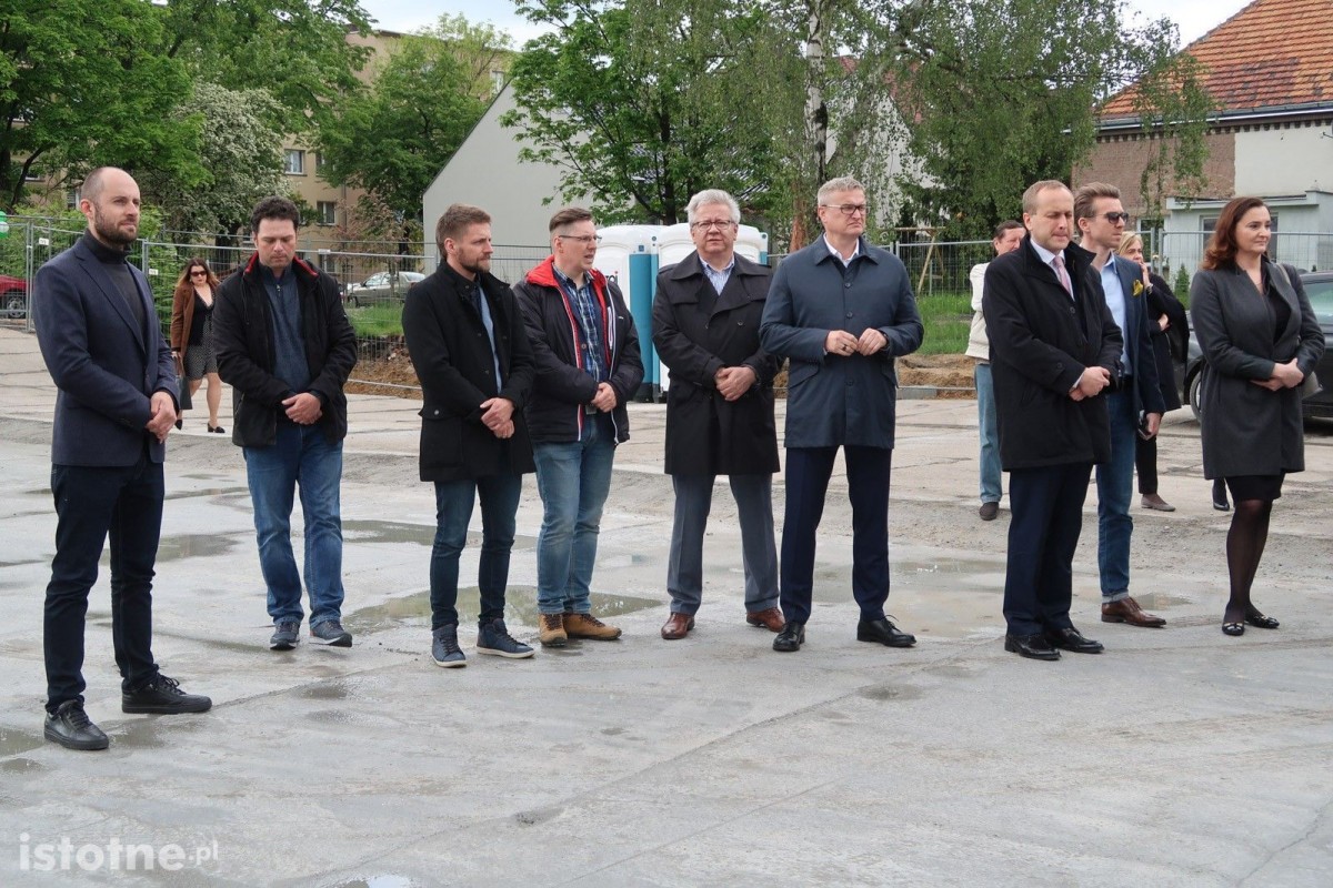 Wmurowanie kamienia węgielnego przy budowie parku handlowego Stary Dworzec