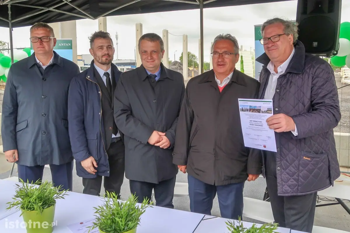 Wmurowanie kamienia węgielnego przy budowie parku handlowego Stary Dworzec