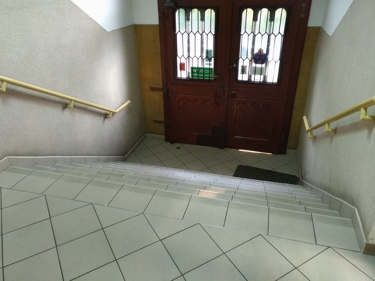 Schody w budynku poczty